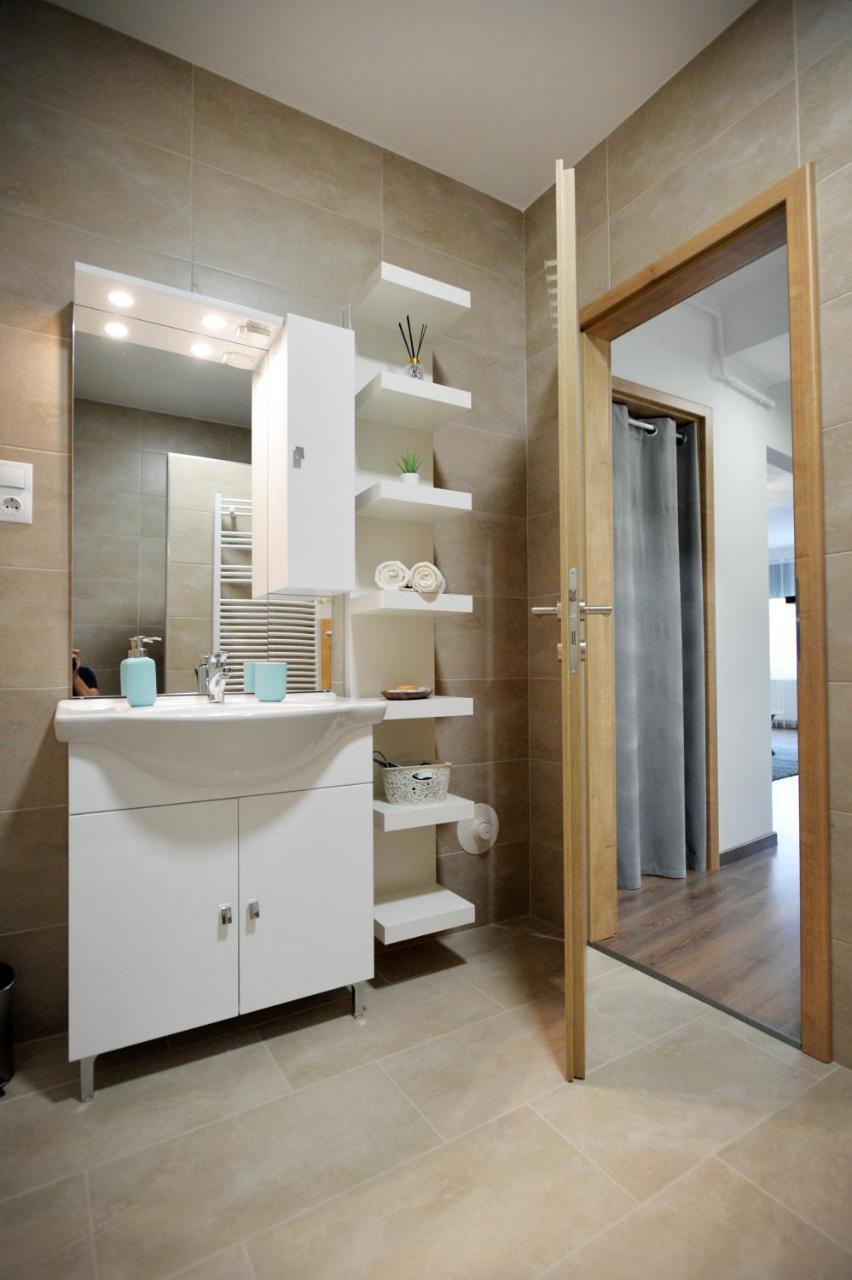 One Luxury Suites Eger Esterno foto