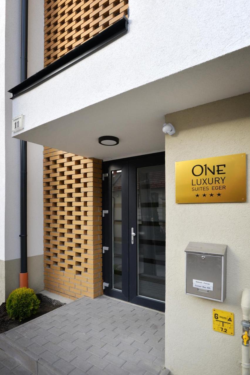 One Luxury Suites Eger Esterno foto