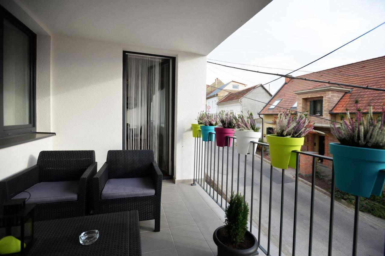 One Luxury Suites Eger Esterno foto