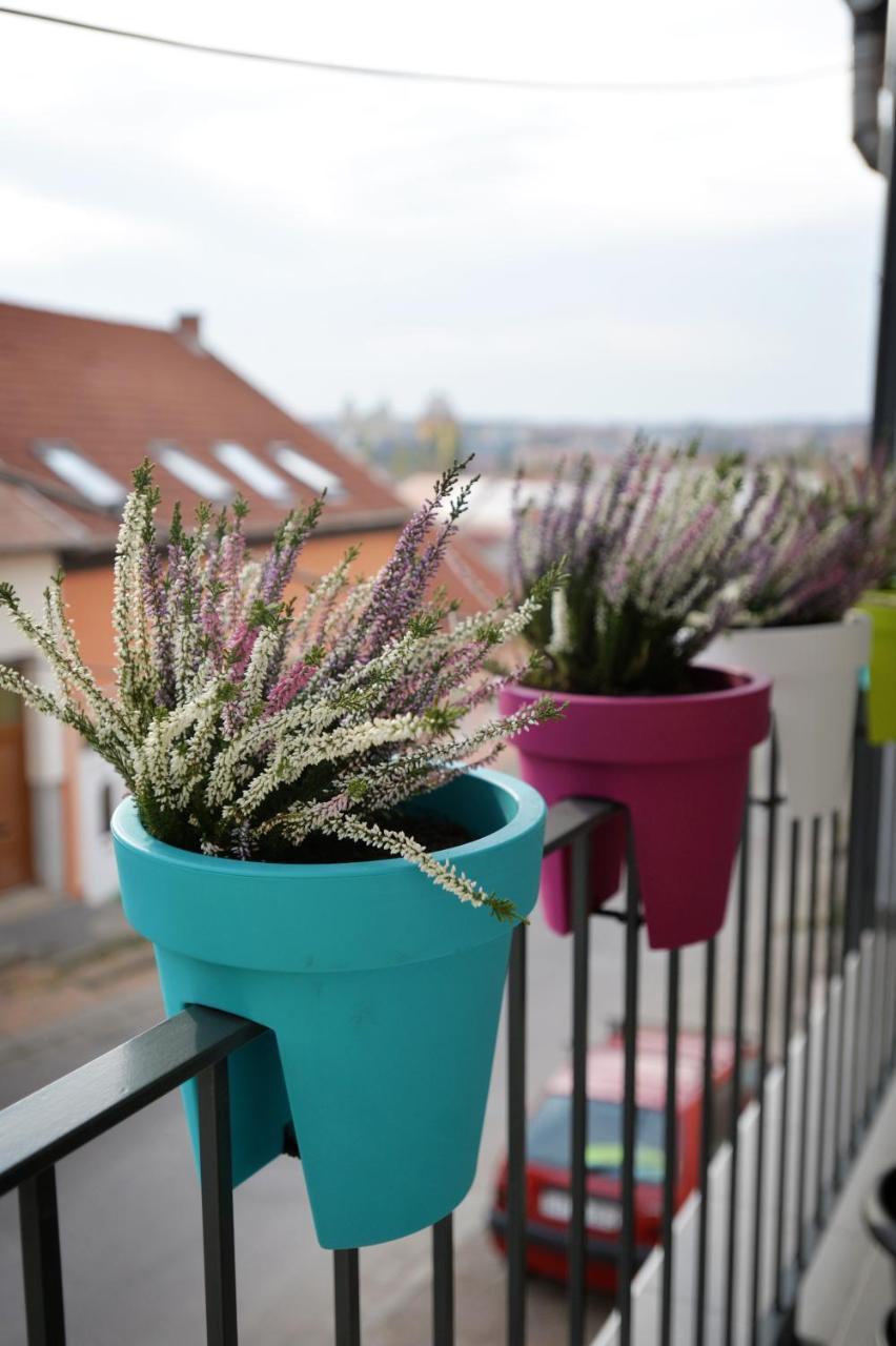 One Luxury Suites Eger Esterno foto