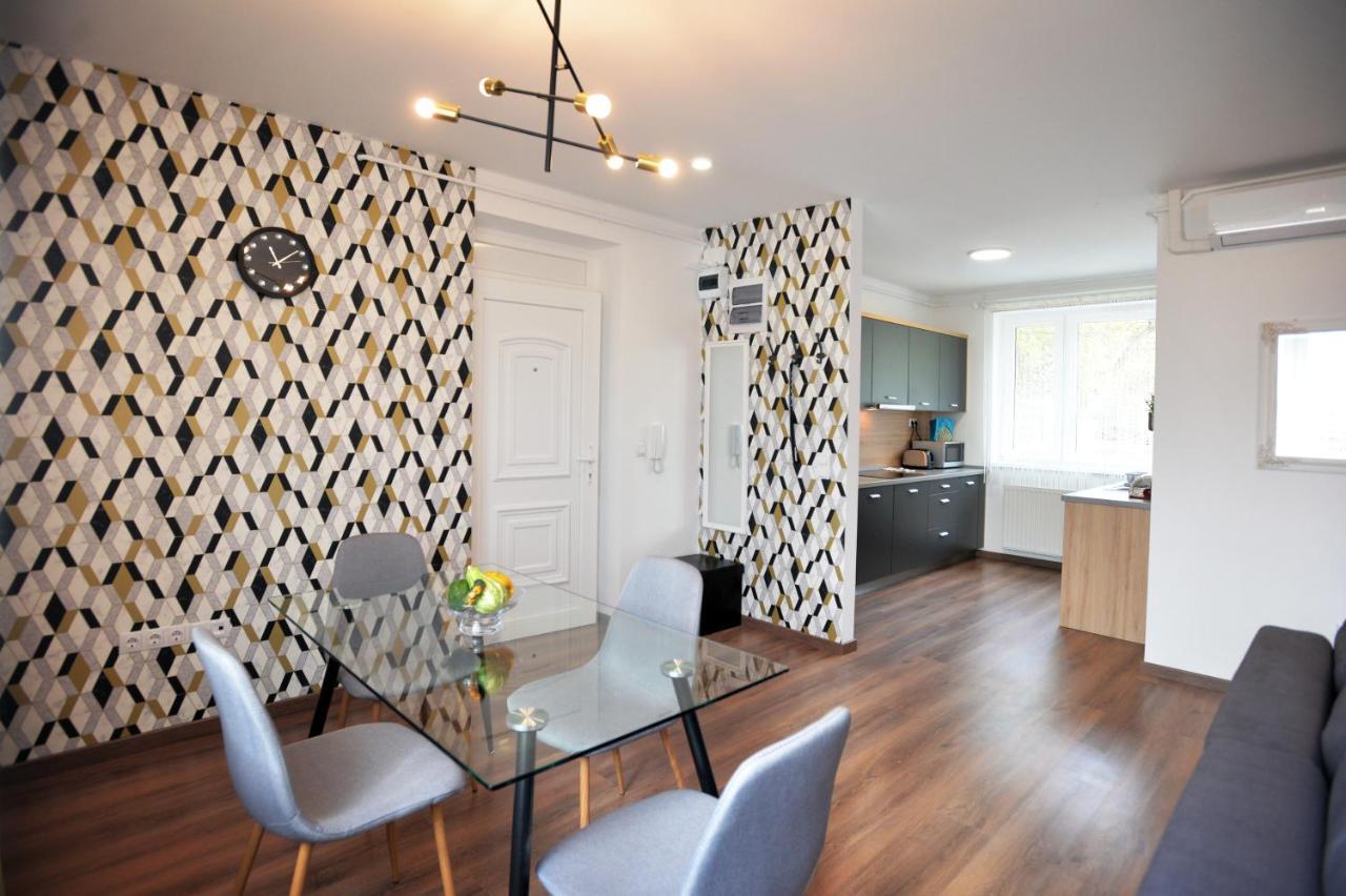 One Luxury Suites Eger Esterno foto