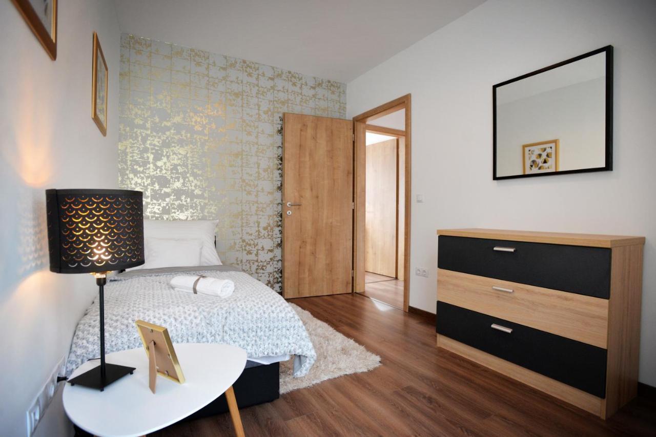 One Luxury Suites Eger Esterno foto