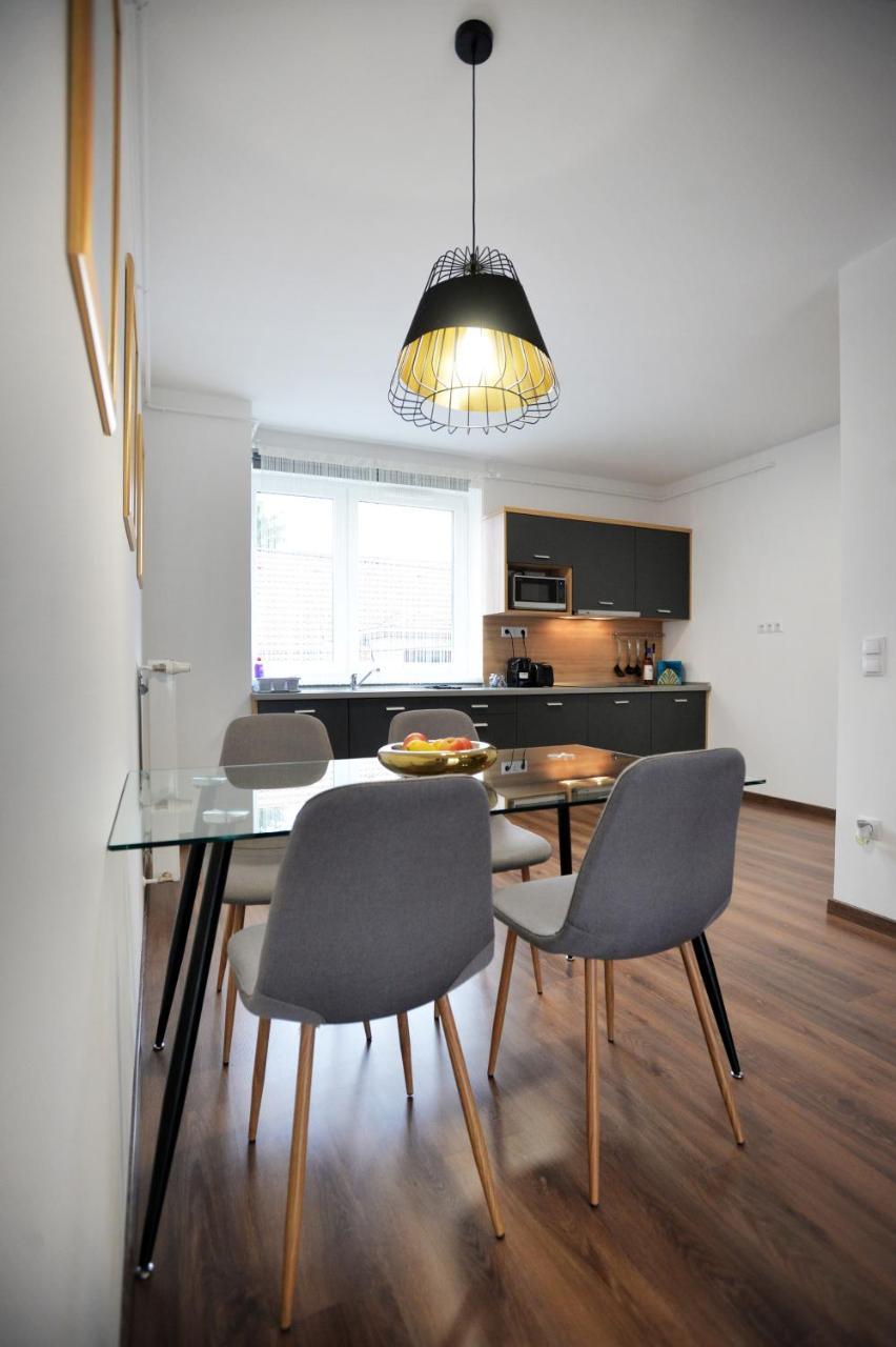 One Luxury Suites Eger Esterno foto