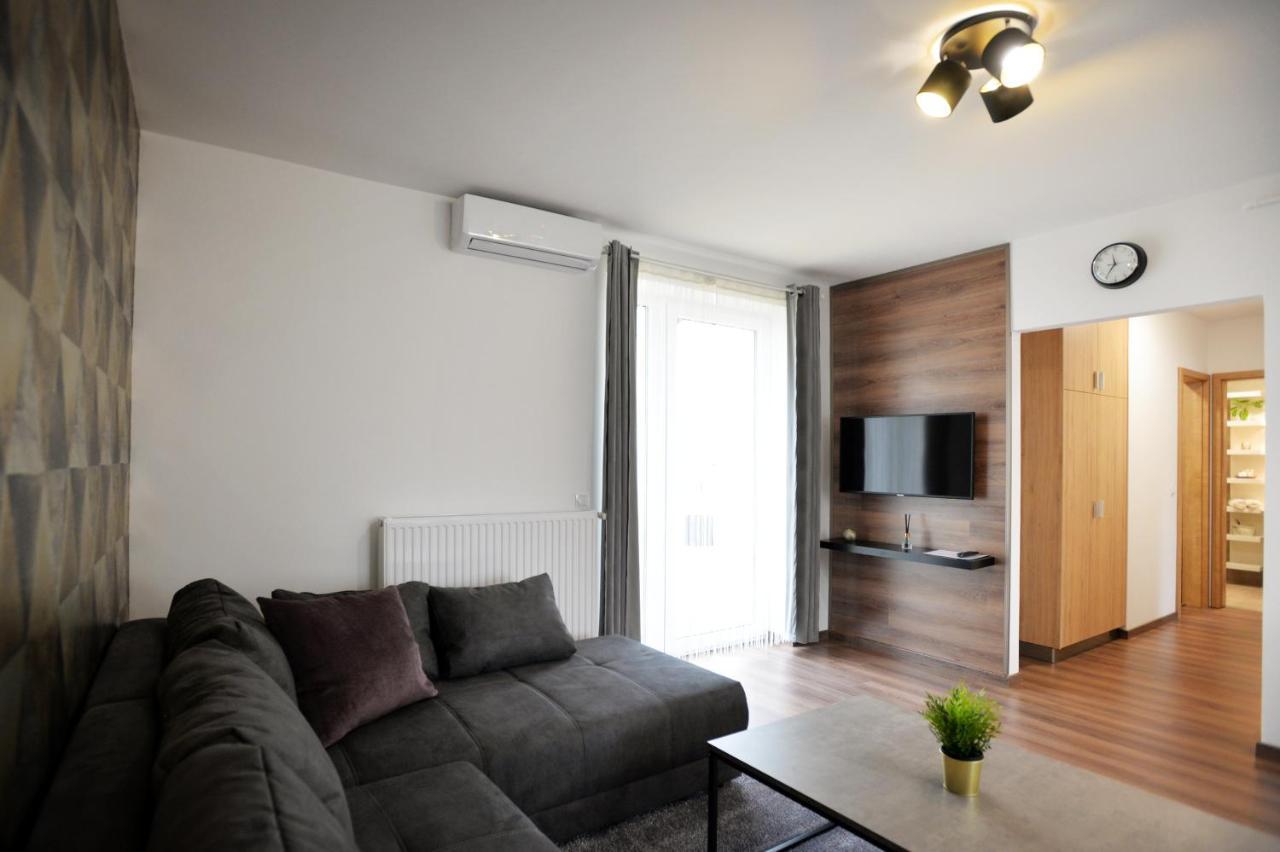One Luxury Suites Eger Esterno foto