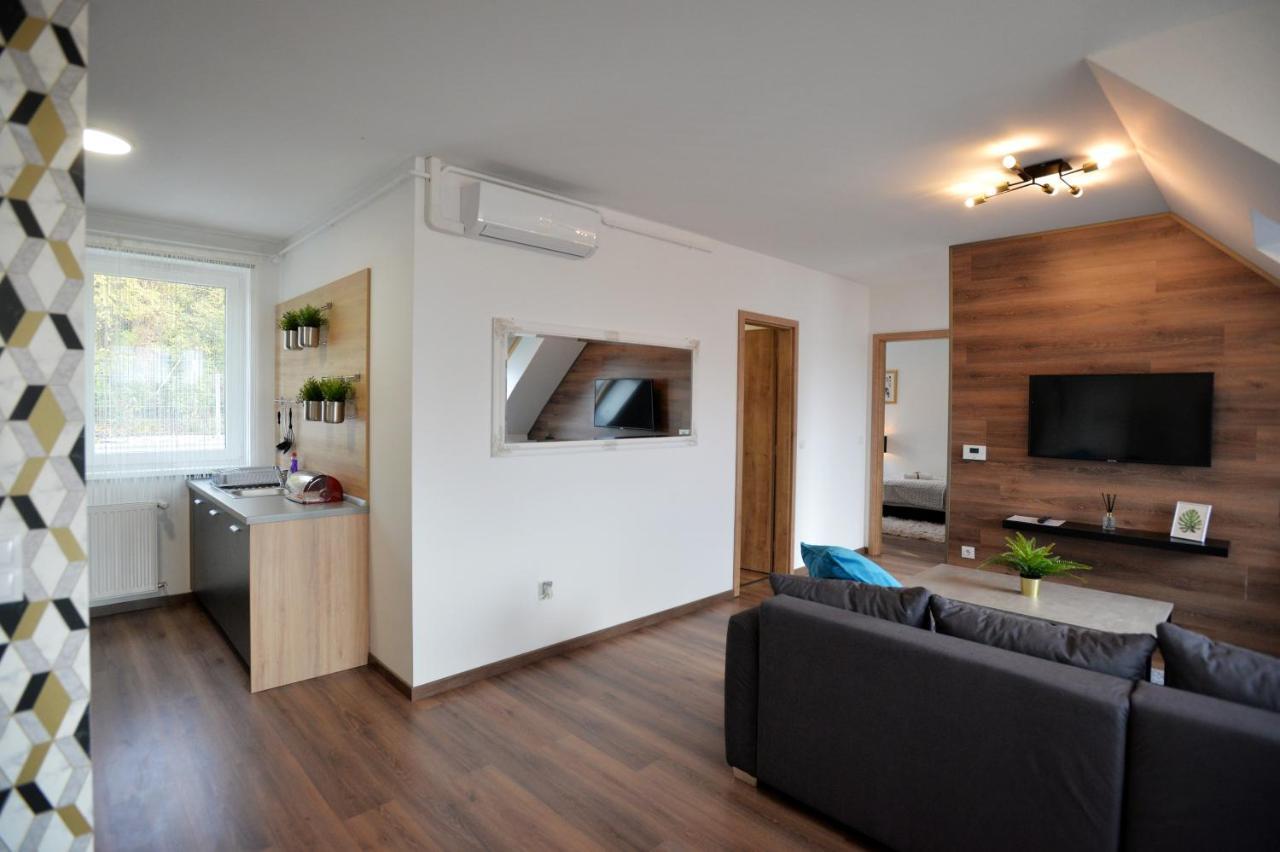 One Luxury Suites Eger Esterno foto