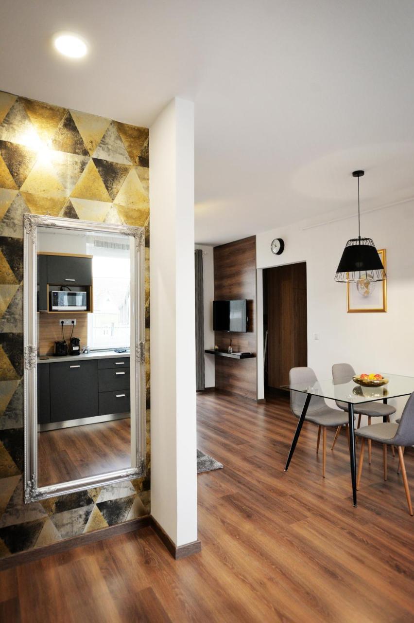 One Luxury Suites Eger Esterno foto