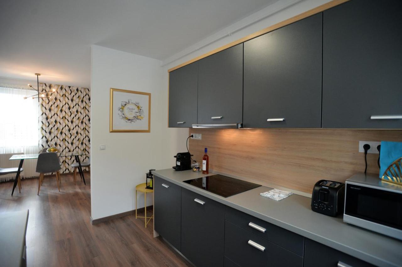 One Luxury Suites Eger Esterno foto