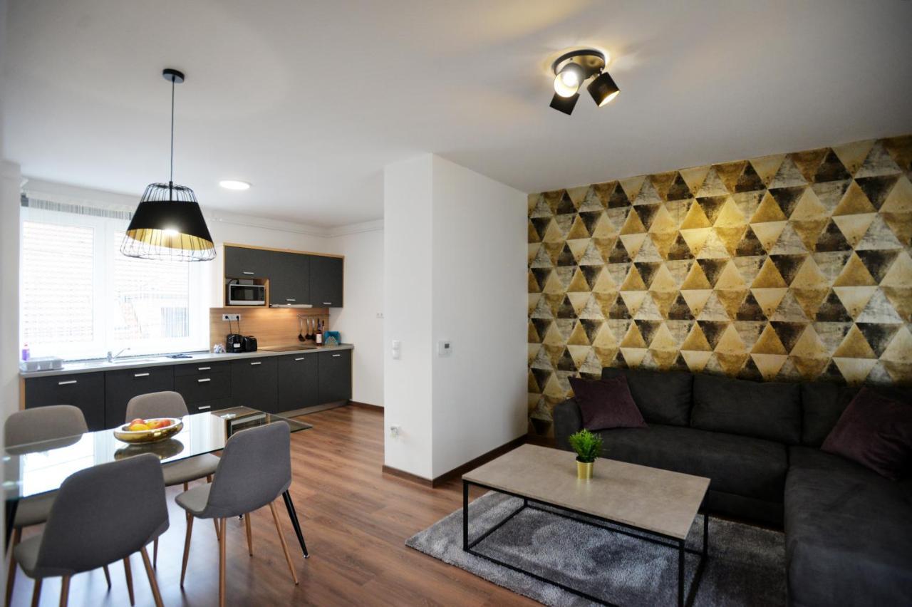 One Luxury Suites Eger Esterno foto