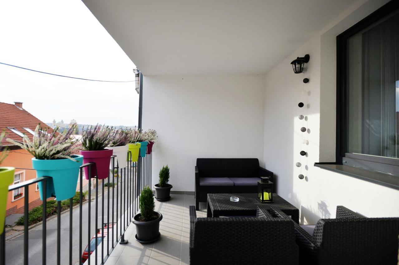 One Luxury Suites Eger Esterno foto